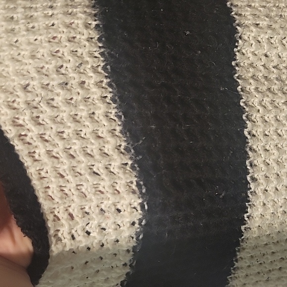 American Eagle Outfiters Women's Black And White Striped Open Knit Sweater Large - Picture 3 of 6